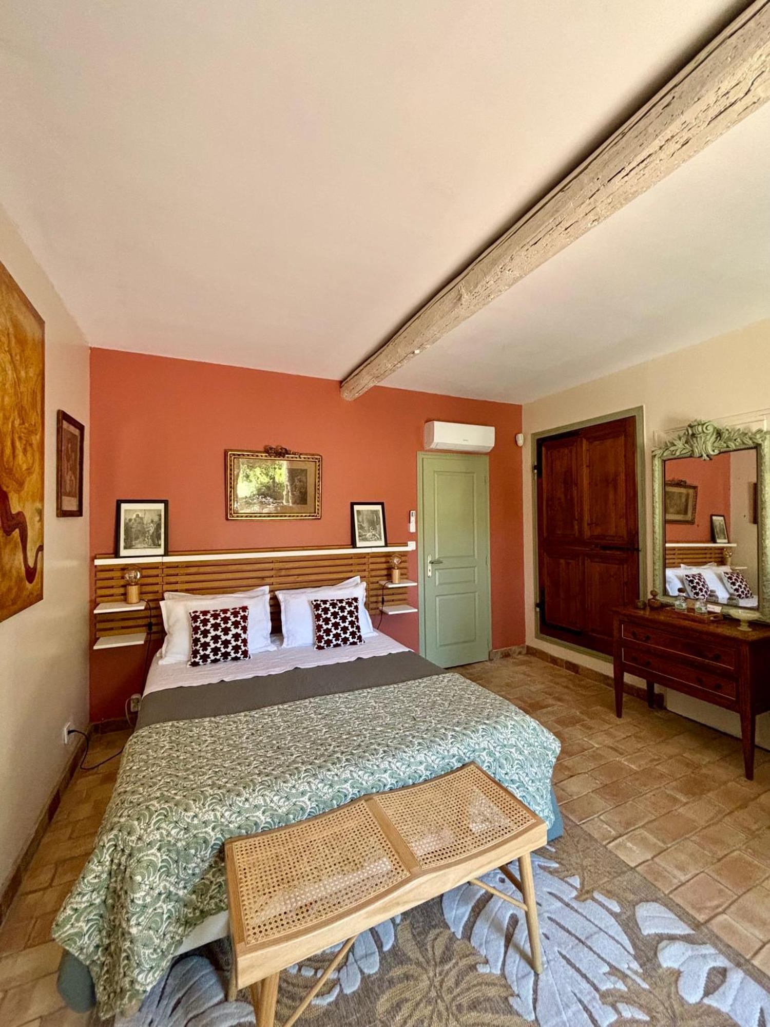 Bed and Breakfast Domaine Du Commandeur Mondragon Екстер'єр фото