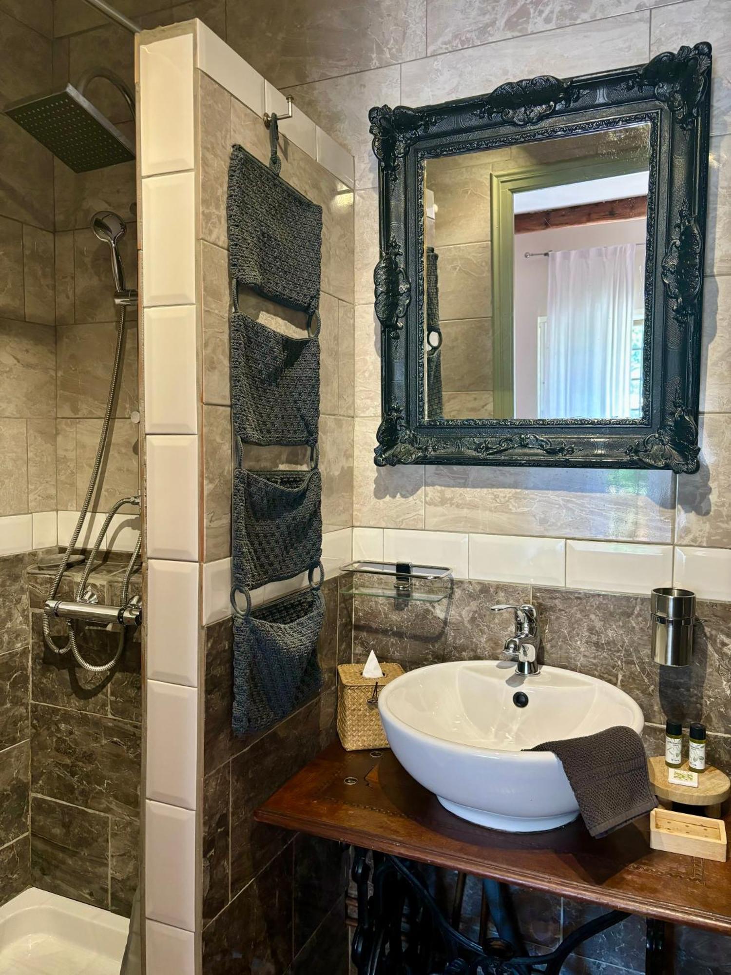 Bed and Breakfast Domaine Du Commandeur Mondragon Екстер'єр фото