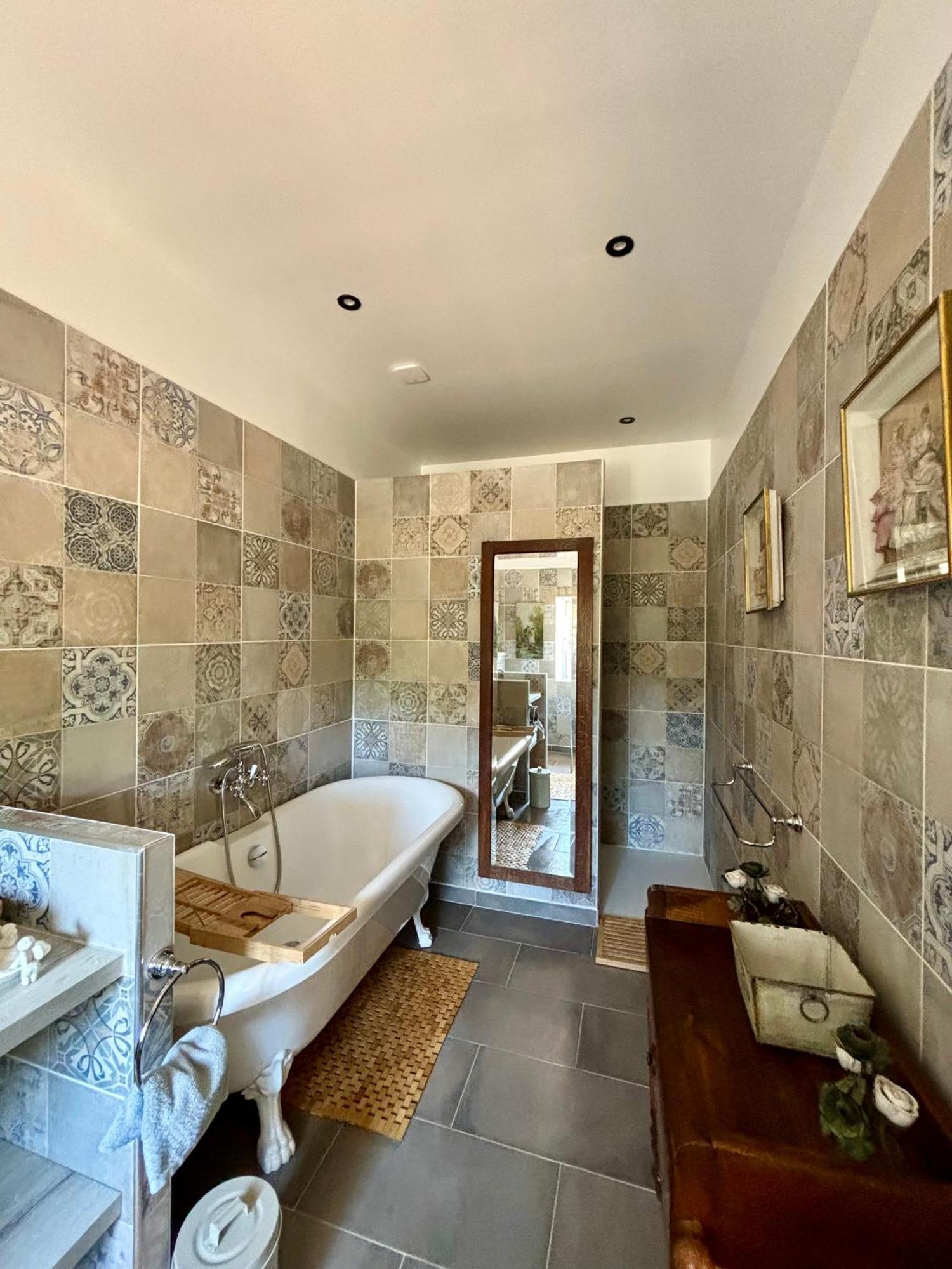 Bed and Breakfast Domaine Du Commandeur Mondragon Екстер'єр фото