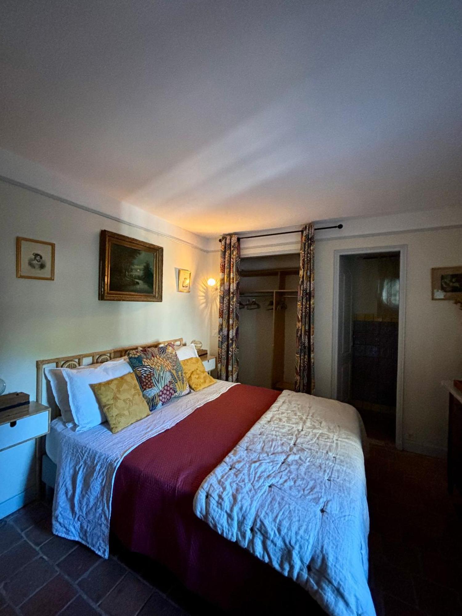 Bed and Breakfast Domaine Du Commandeur Mondragon Екстер'єр фото